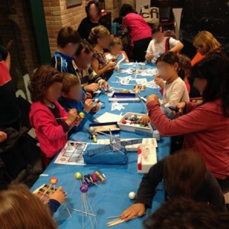 Talleres complementarios al Planetario familiar